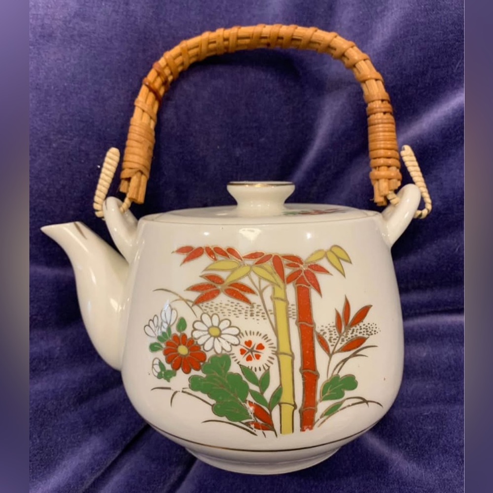 Edsin Vintage Japanese Teapot with Bamboo Flowers and Wicker Handle